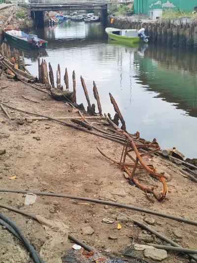 Bordure de canalisation dégradée au canal du CDB