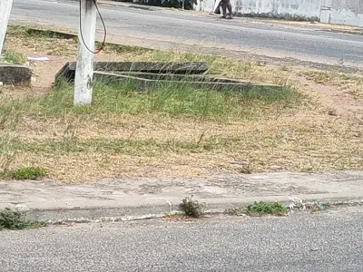Regard d'évacuation des eaux pluviales ouvert au pont Namina