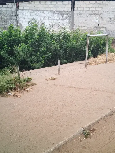 Rambarde cassée au canal de la mosquée
